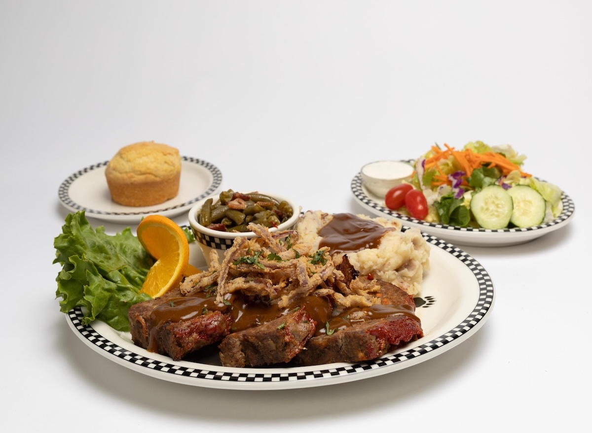 Five Restaurant Chains With Exceptional Meatloaf and Mac and Cheese